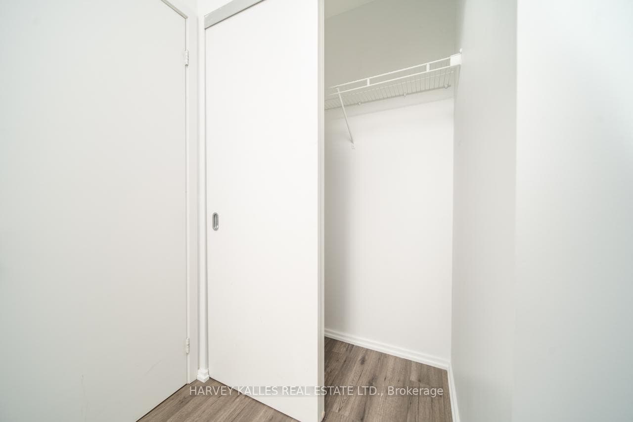 75 St Nicholas Street Unit 1202 photo 3