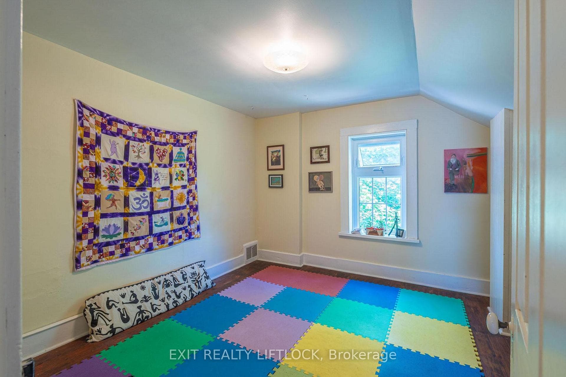 352 Mark Street photo 31