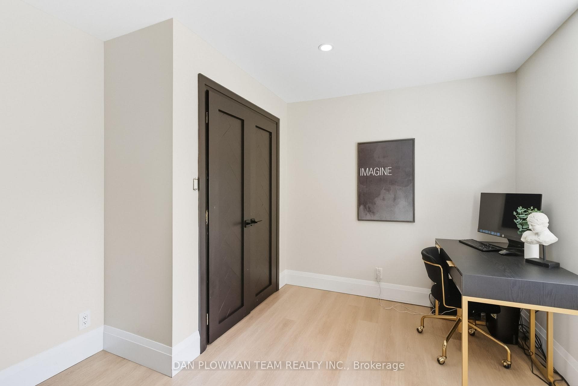 1007 Dunlop Street photo 25