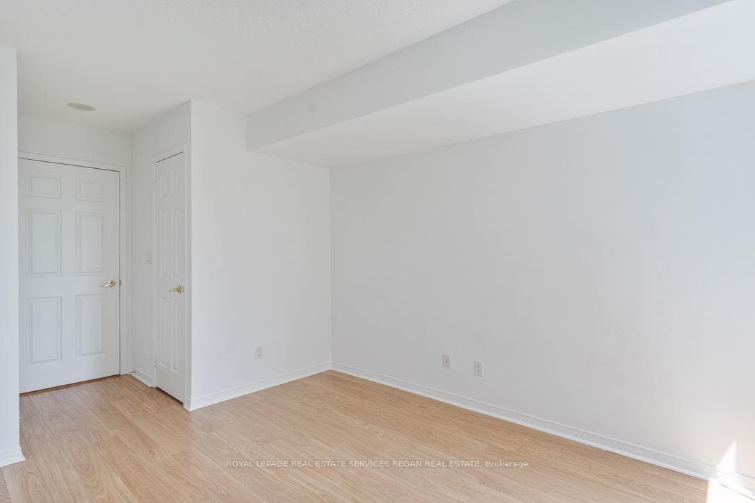 4900 Glen Erin Drive Unit 207 photo 17
