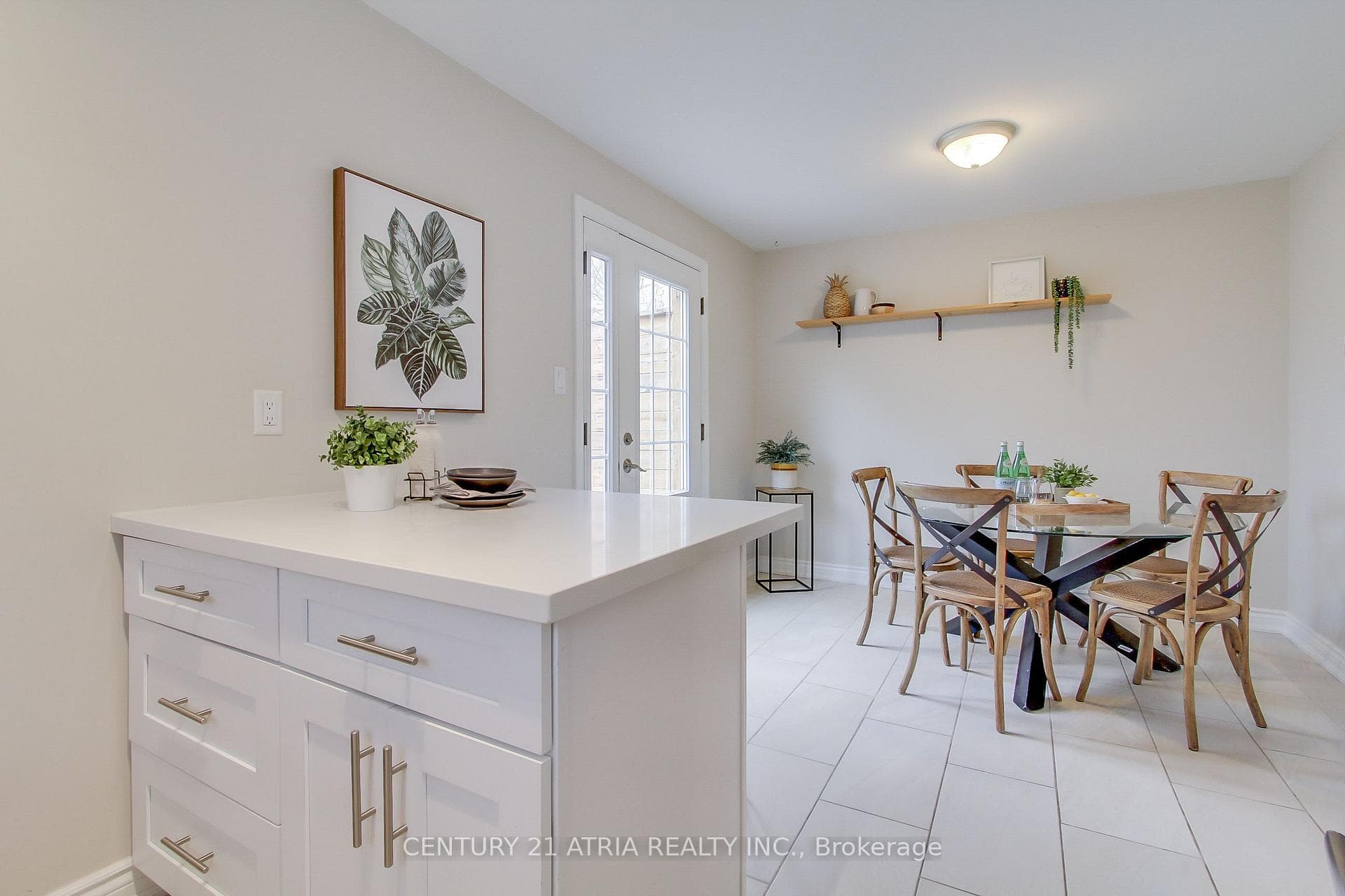 672 Elgin Street photo 12