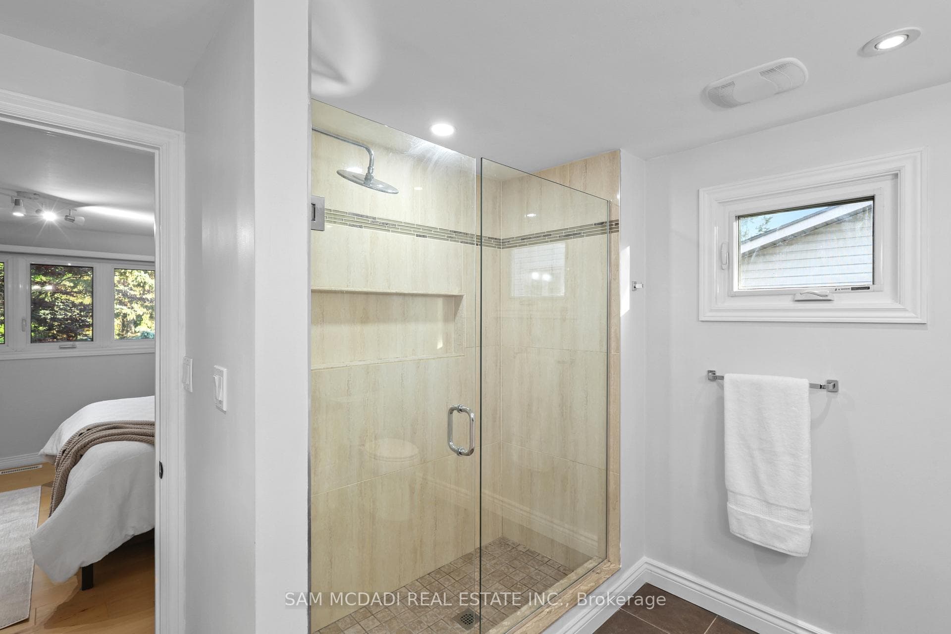 38 Kenninghall Boulevard photo 27