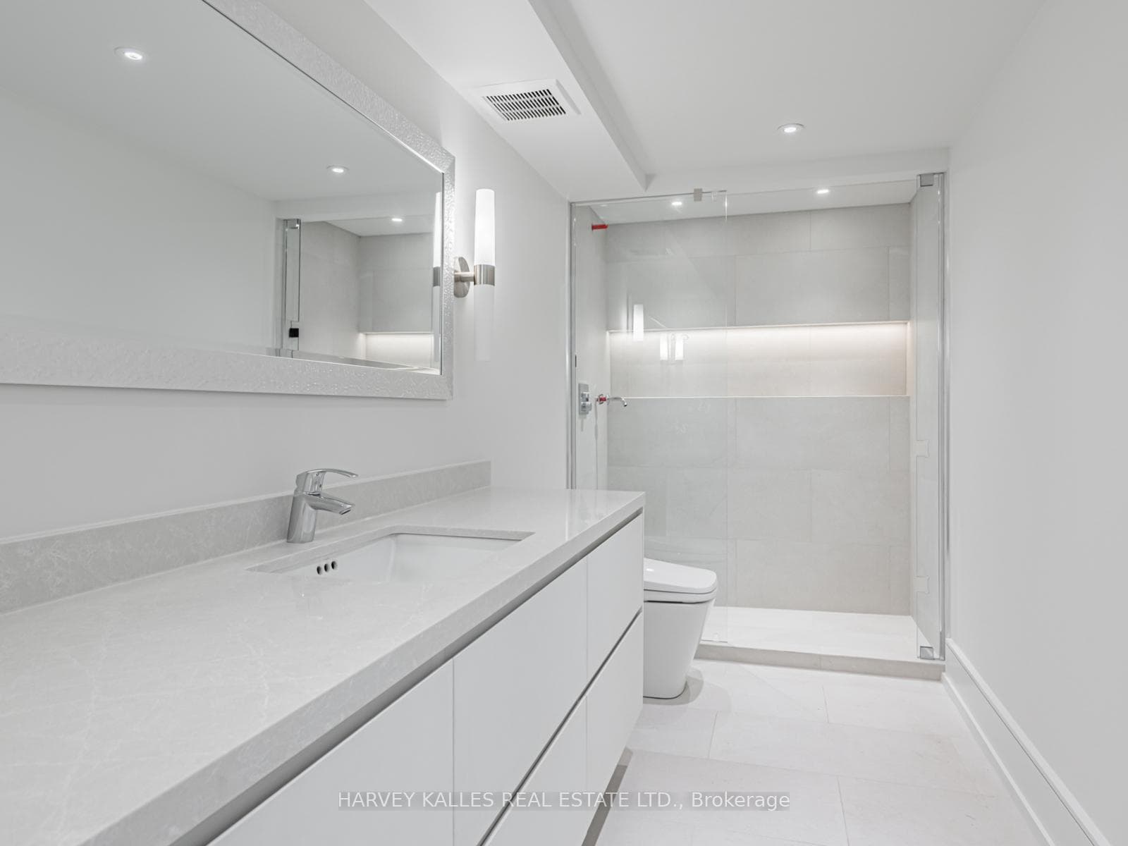 1166 Bay Street Unit 1703 photo 16