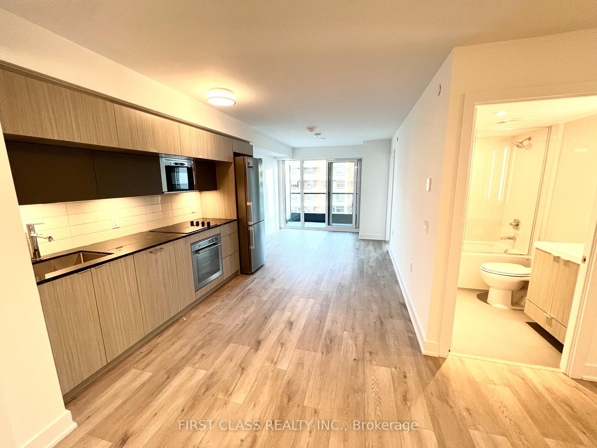 585 Bloor E. Street Unit 1021 photo 4