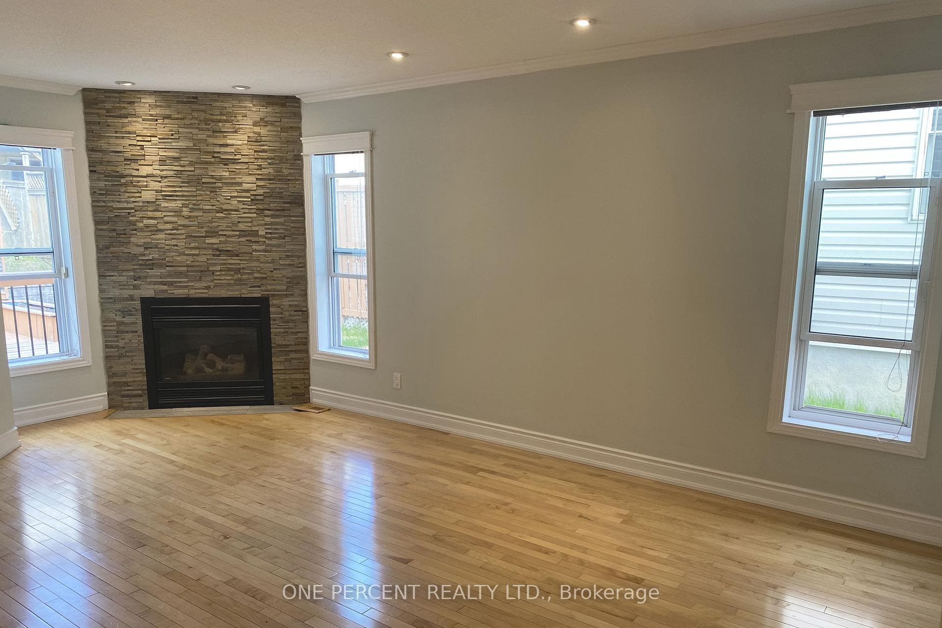 311 Southcrest Private photo 5