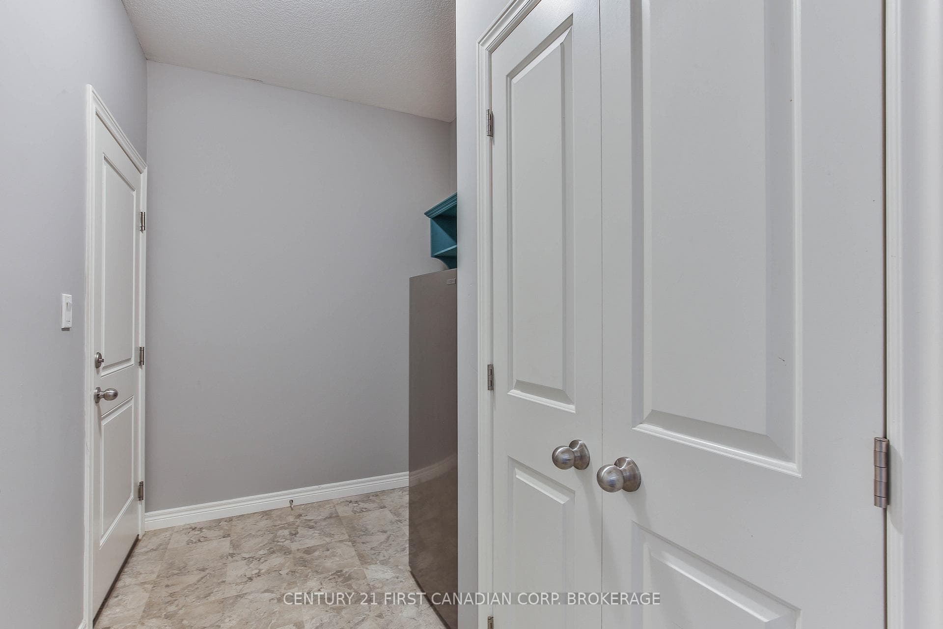 283 Boyd Boulevard photo 25