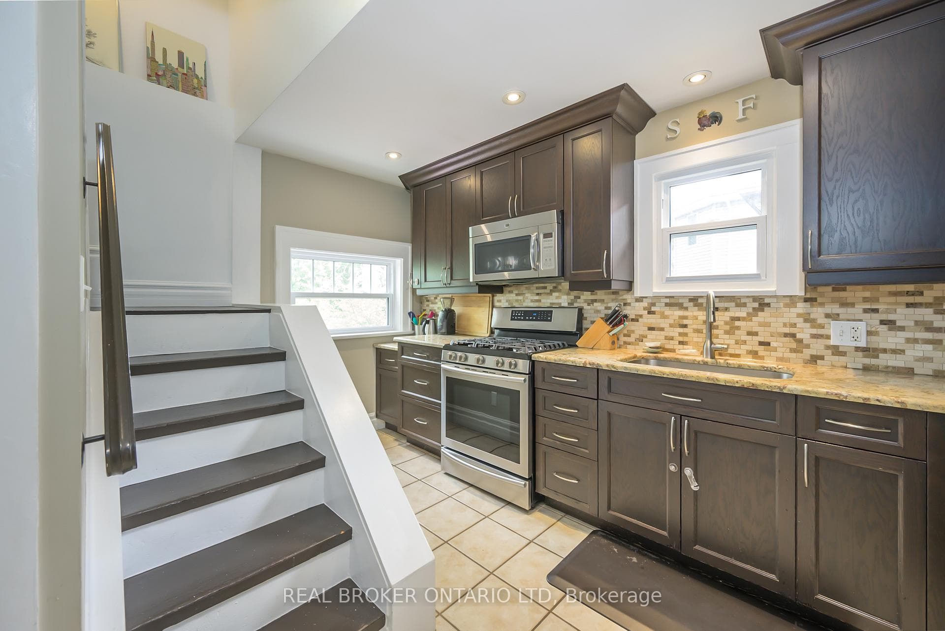 99 Springbank Drive photo 9