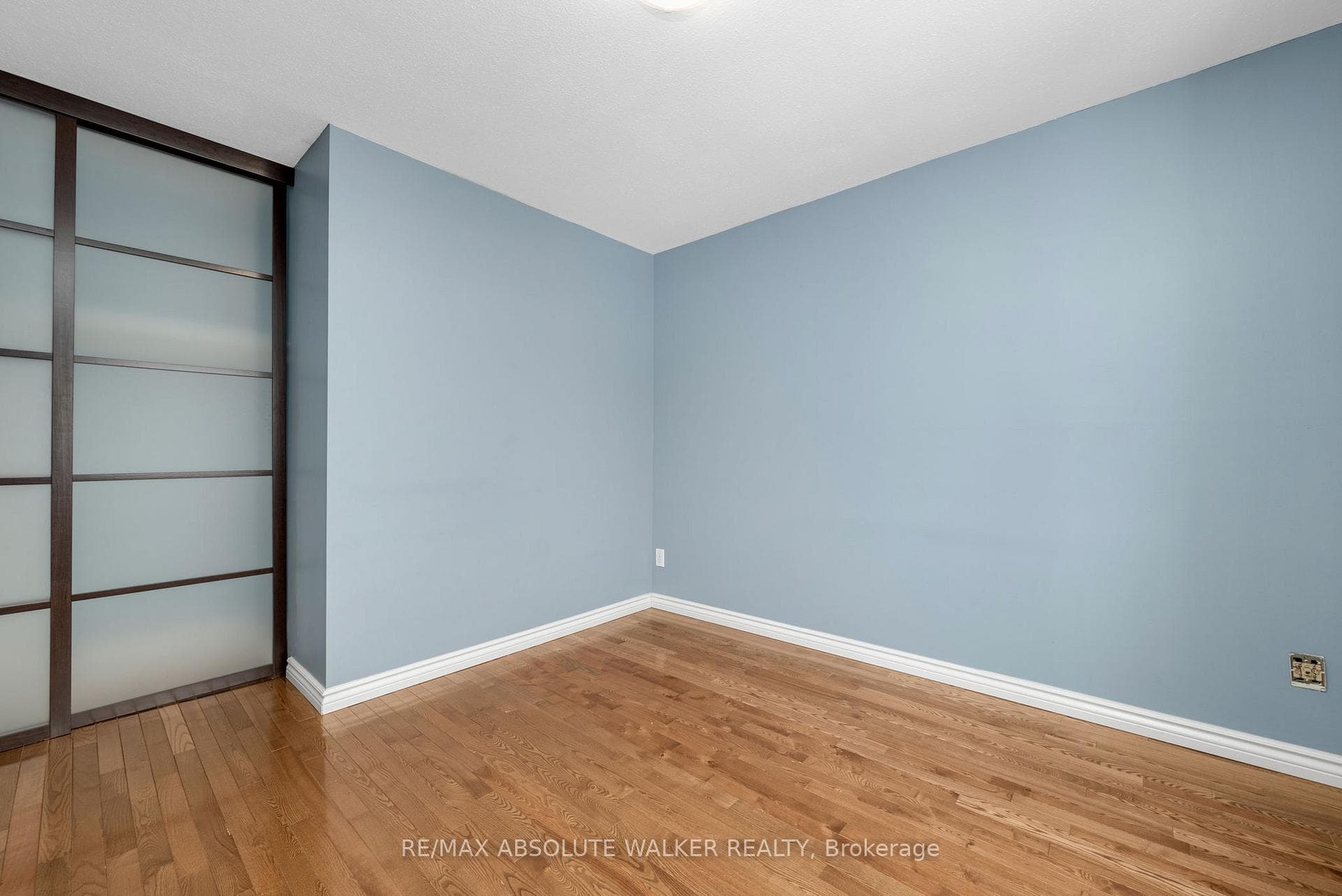1849 Montereau Avenue photo 31