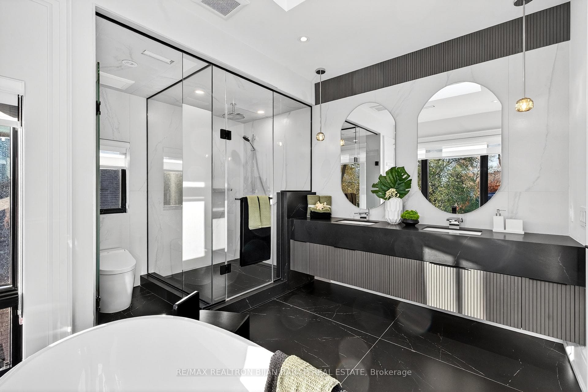 135 Alfred Avenue photo 26