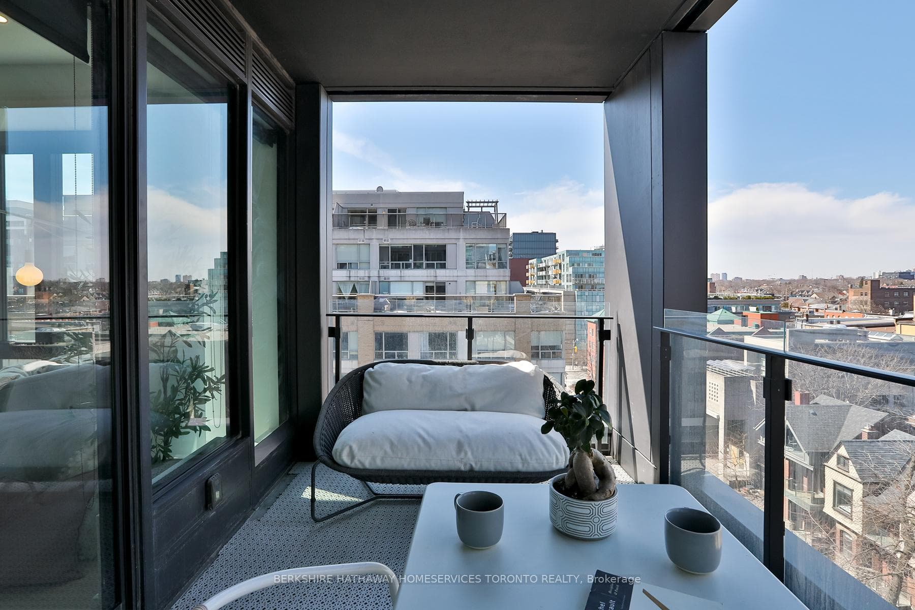 balcony