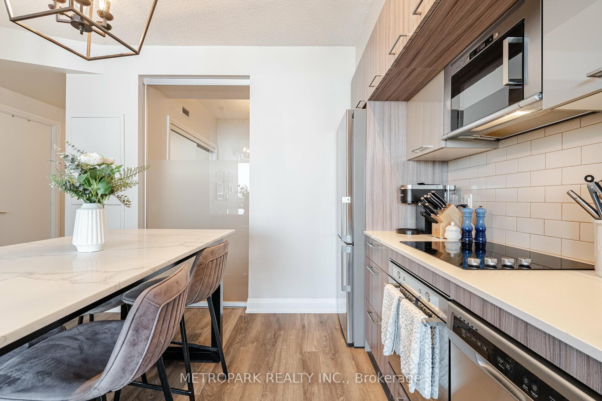 4800 Highway 7 Road Unit 817 photo 14
