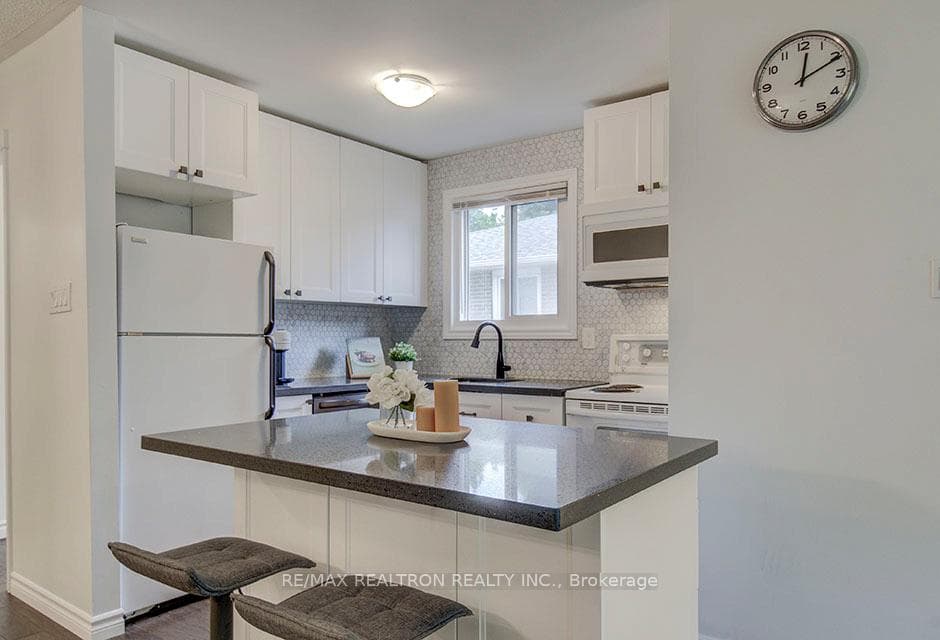 1374 Roylen Road photo 22
