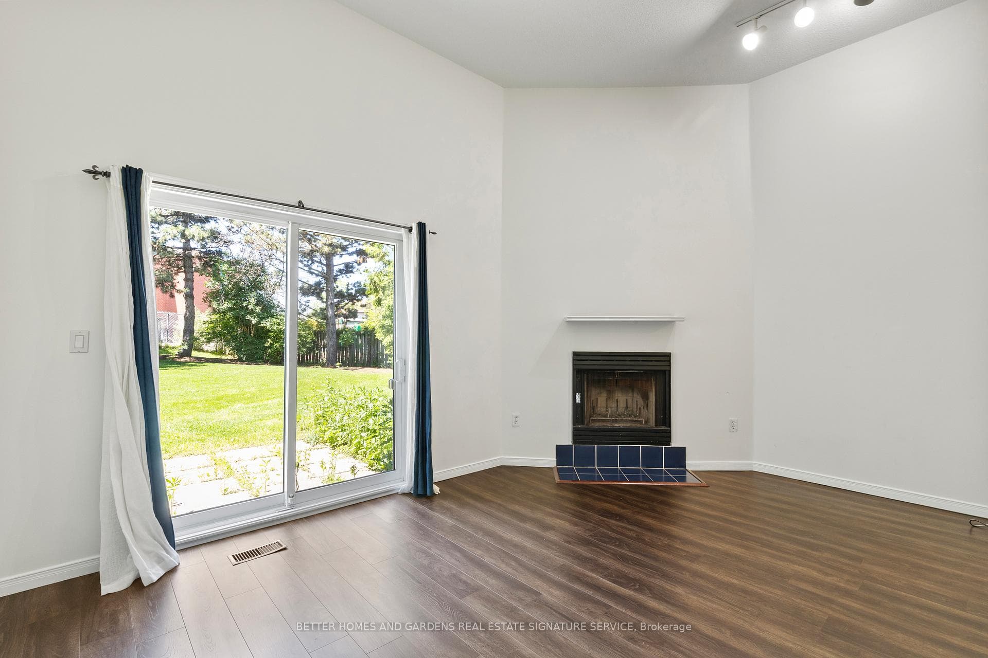589 Beechwood Drive Unit 8 photo 12