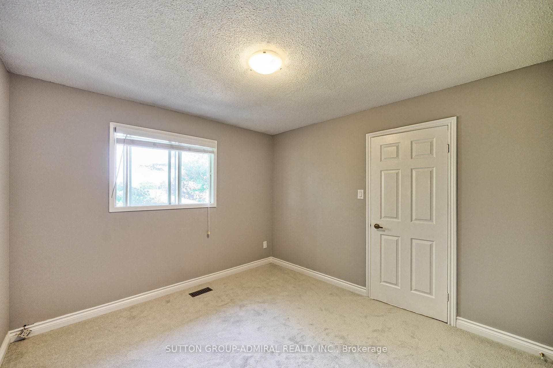 311 Buckingham Road photo 24