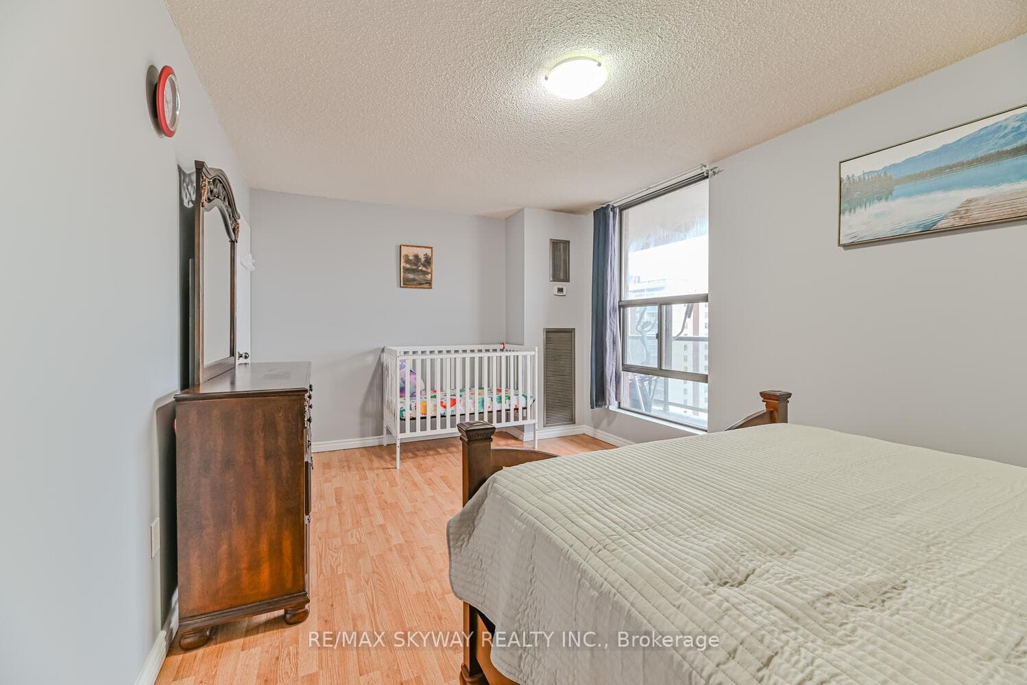17 Knightsbridge Road Unit 1606 photo 18