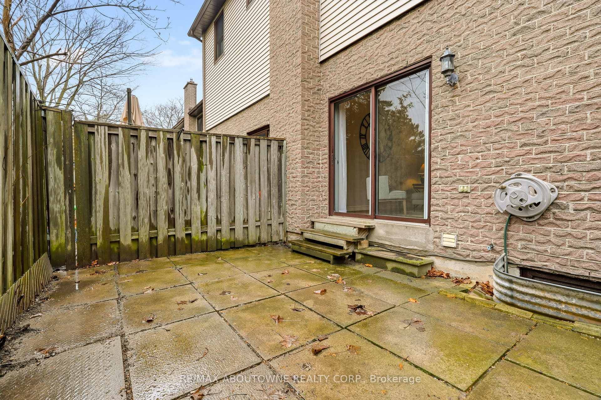 fully fenced yard backs on greenspace