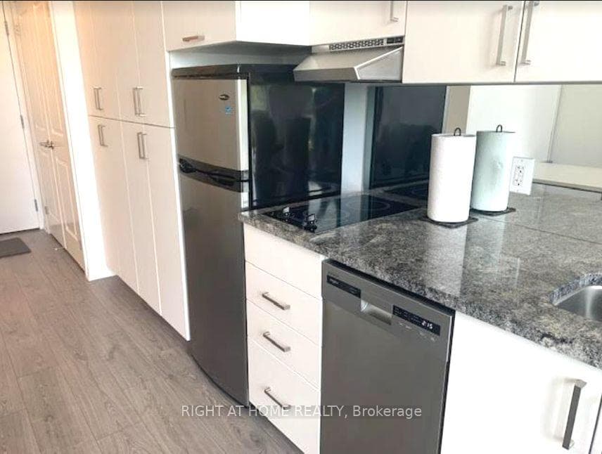 1900 Simcoe Street Unit 604 photo 10