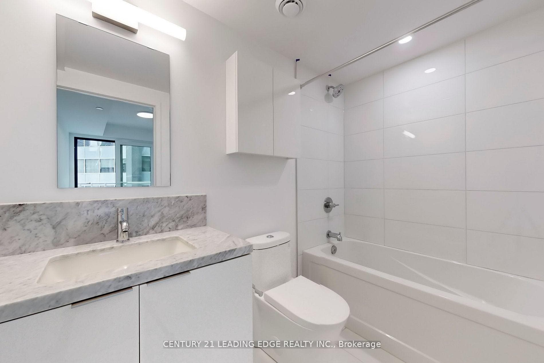 230 Simcoe Street Unit 1330 photo 9