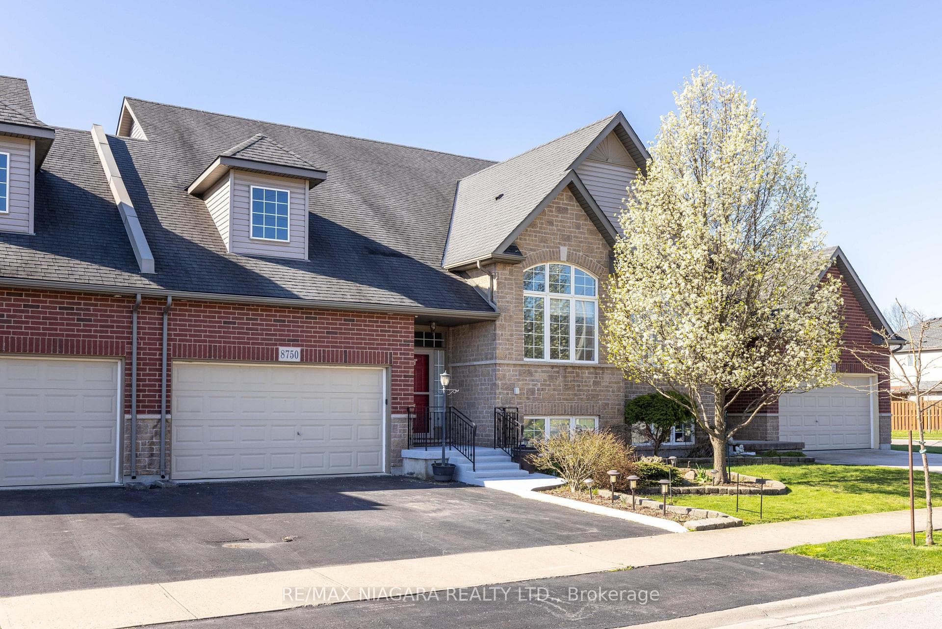 8750 Upper Canada Drive photo 2