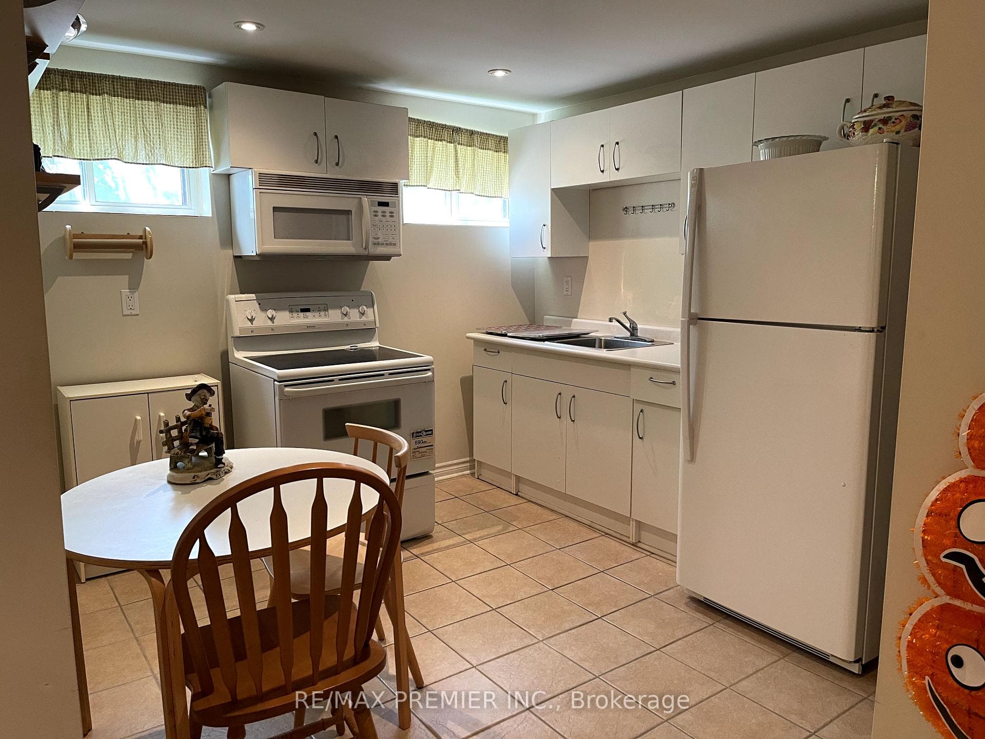 1041 Willowdale Avenue photo 12