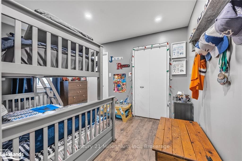 230 CHRISTOPHER Street photo 19