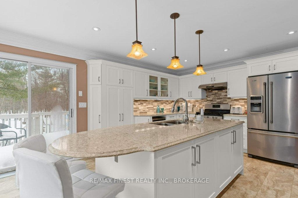 2154 Arne Crescent photo 14