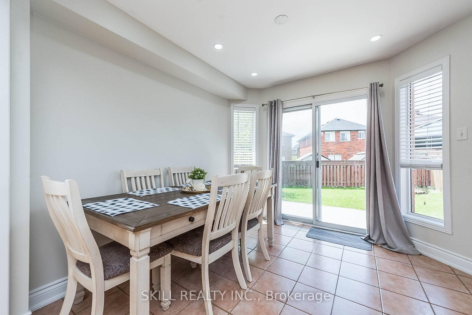 46 Frank Johnston Road photo 10