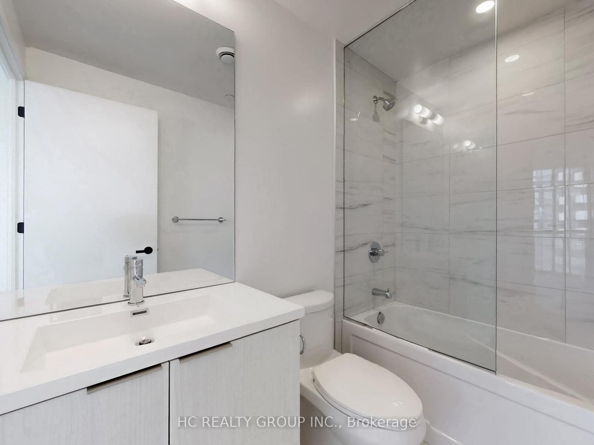 8 Interchange Way Unit 5001 photo 18