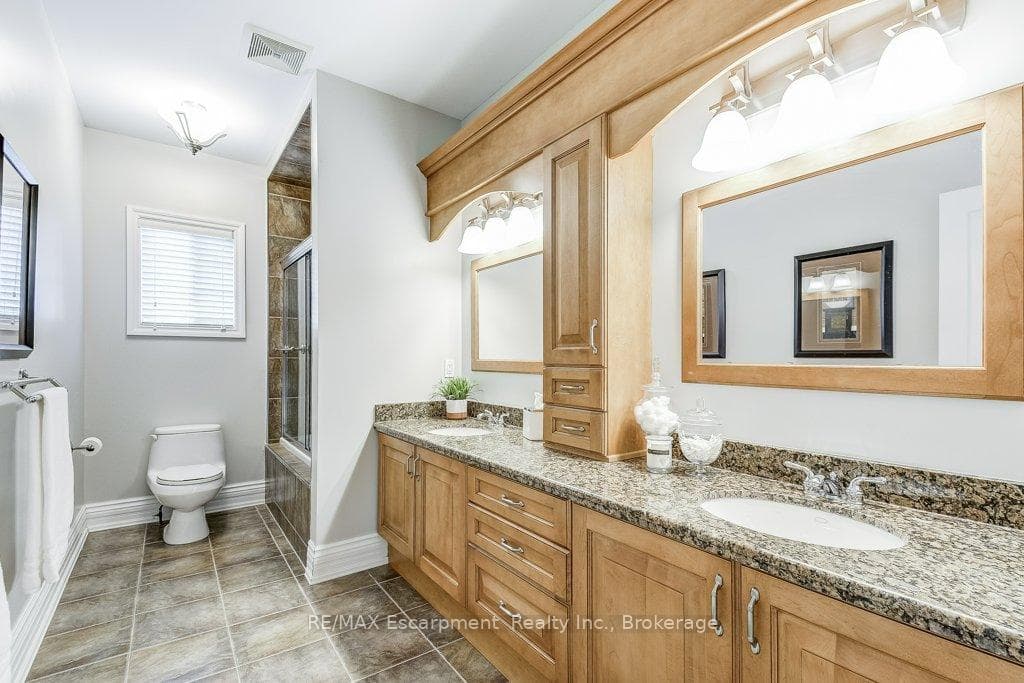 5 Pce Upper Bathroom
