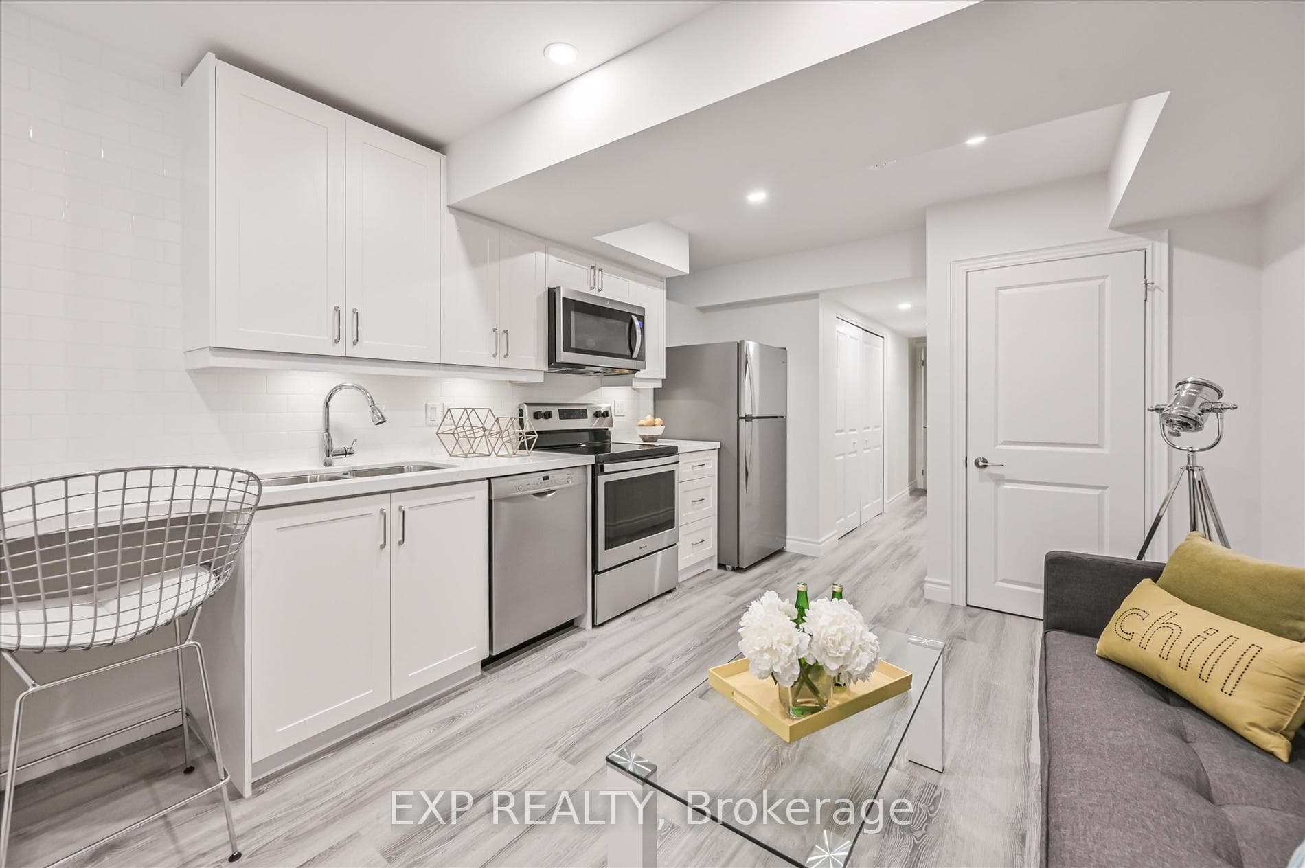 922 Logan Avenue Unit Lower photo 8