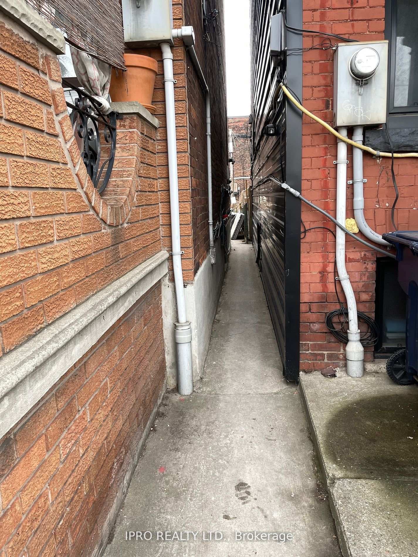 1211 College Street Unit Basemnt photo 17