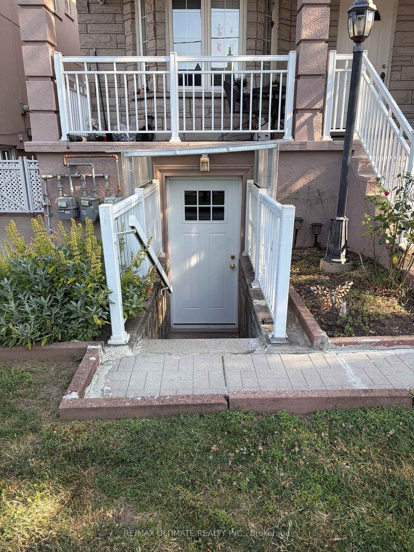 34 Peterborough Avenue Unit Bsmt photo 2