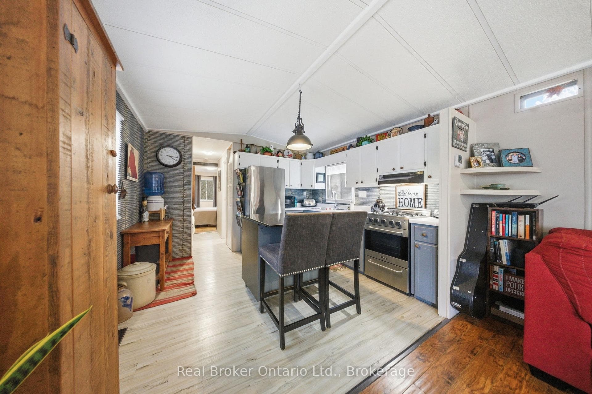 230 Mountain Ash Road photo 17