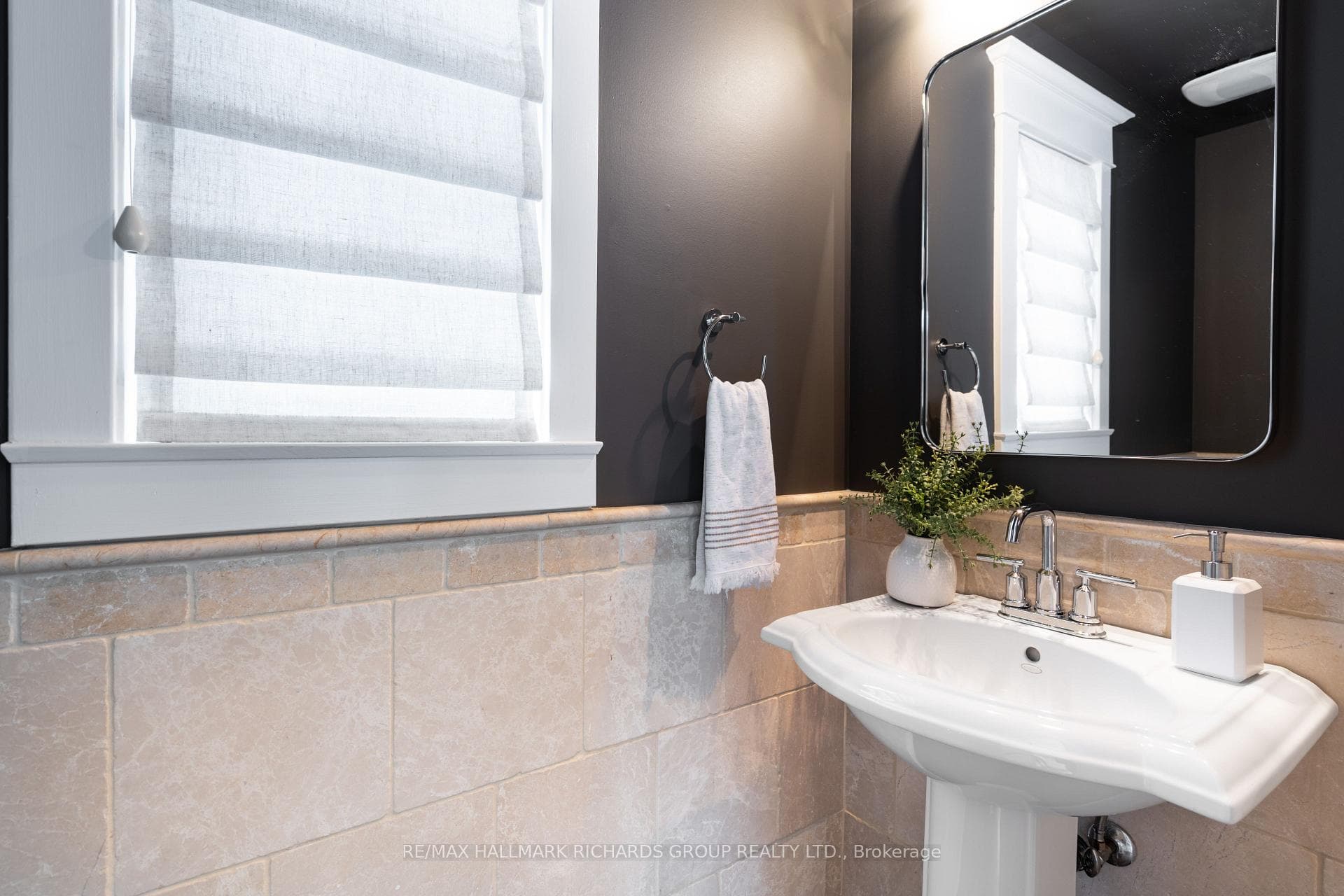 152 Hammersmith Avenue photo 12