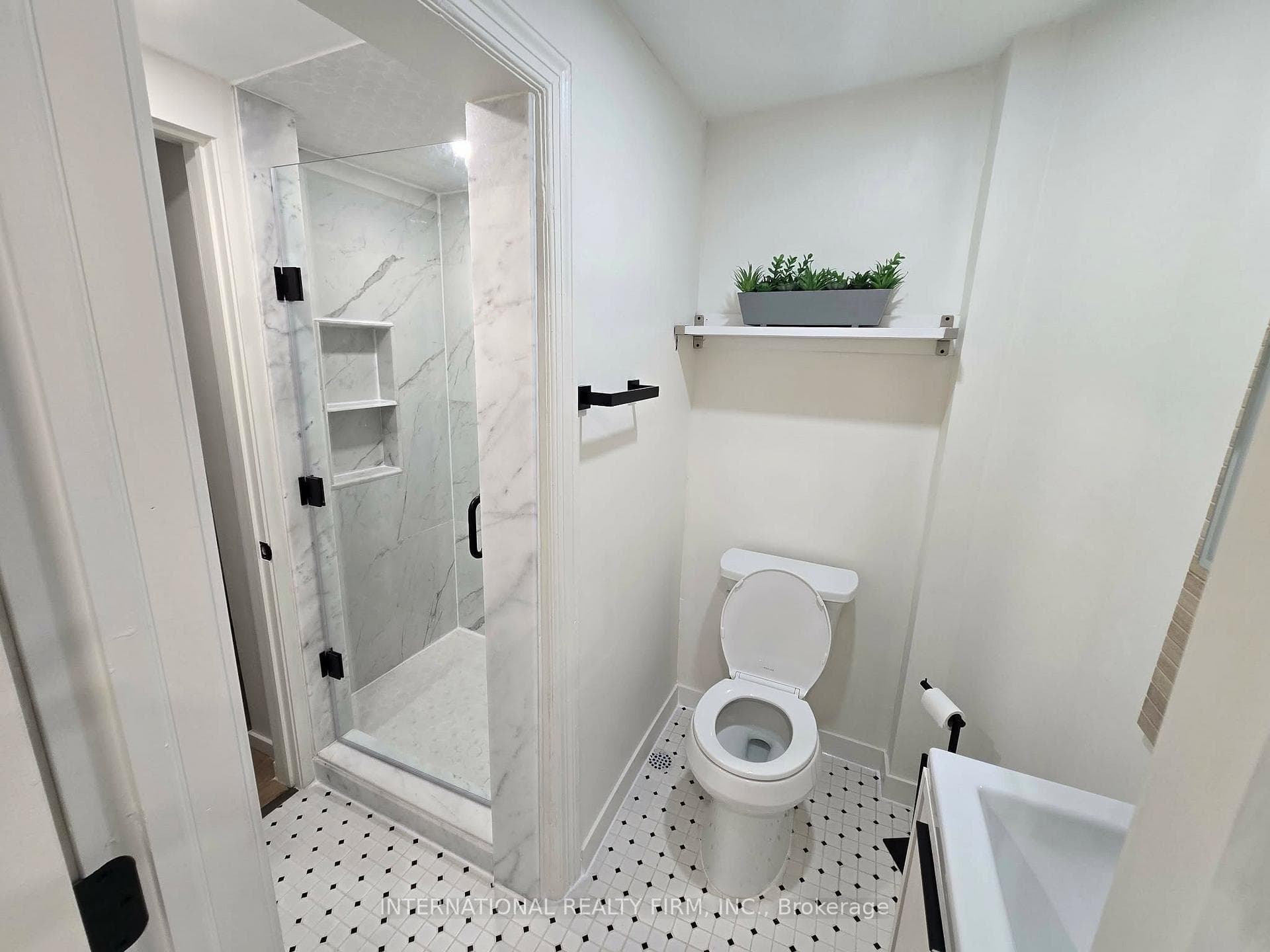 793 Dufferin Street Unit Upper photo 14