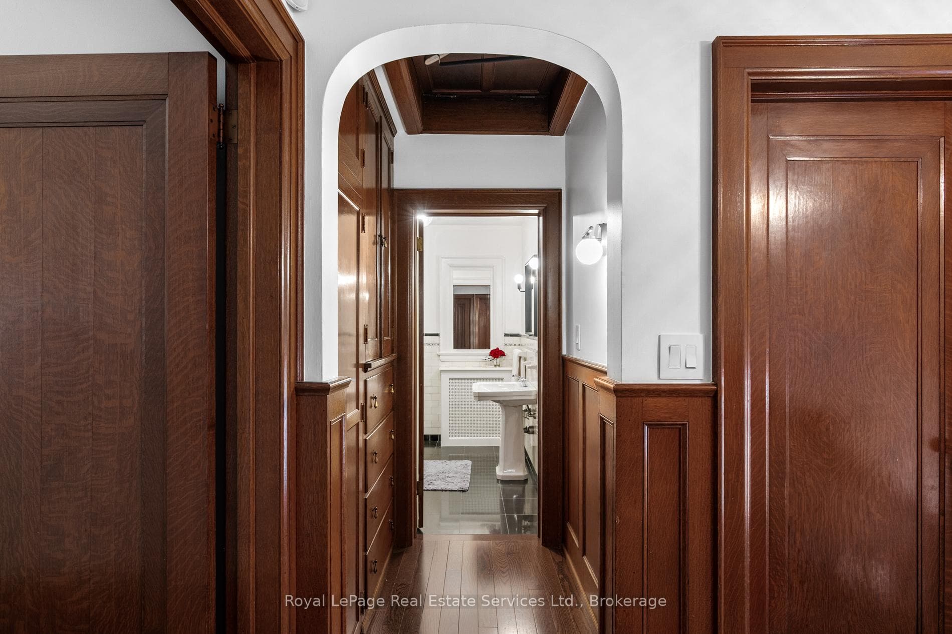 28 Thompson Avenue photo 30