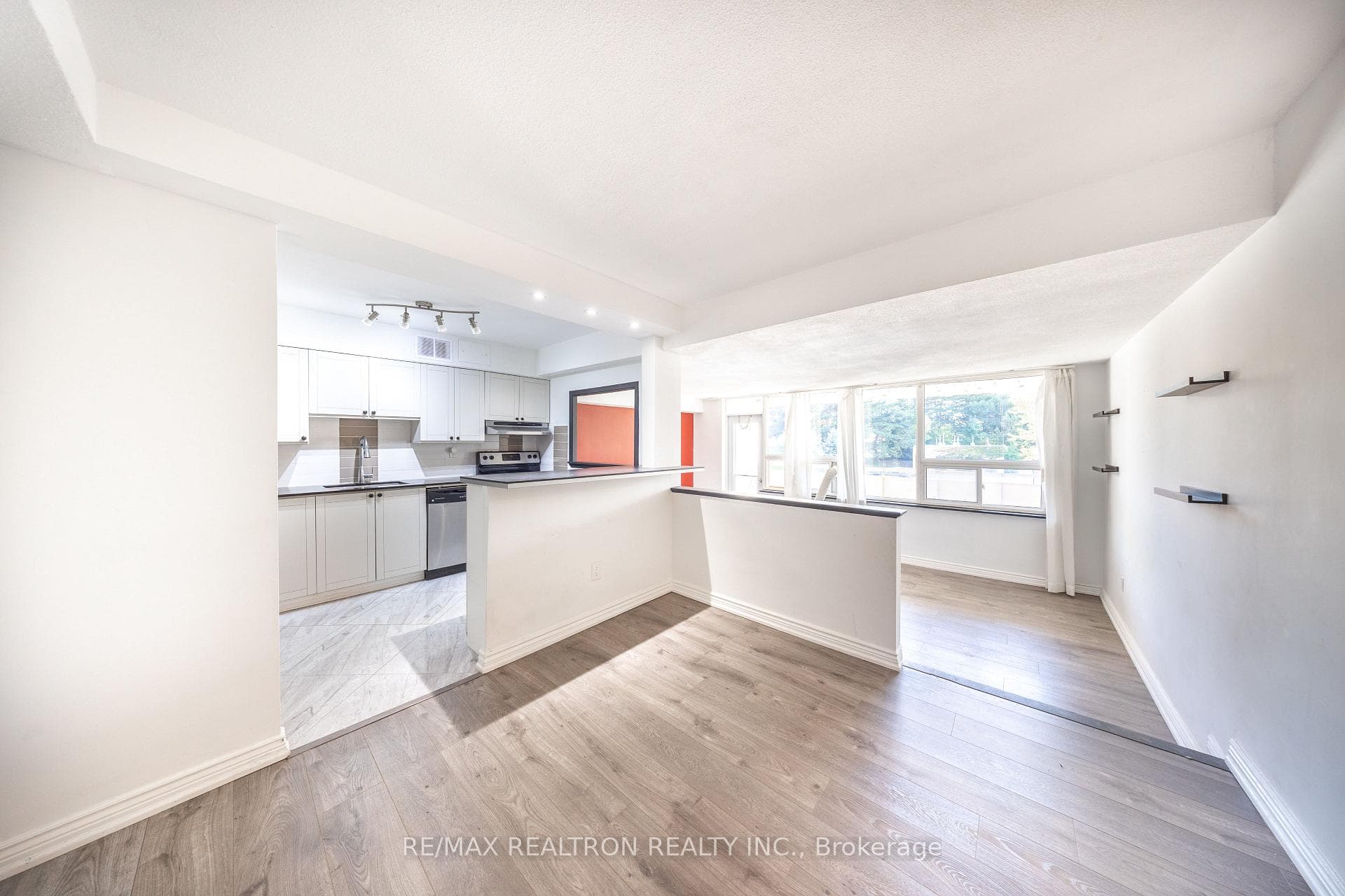 1360 York Mills Road Unit 209 photo 4
