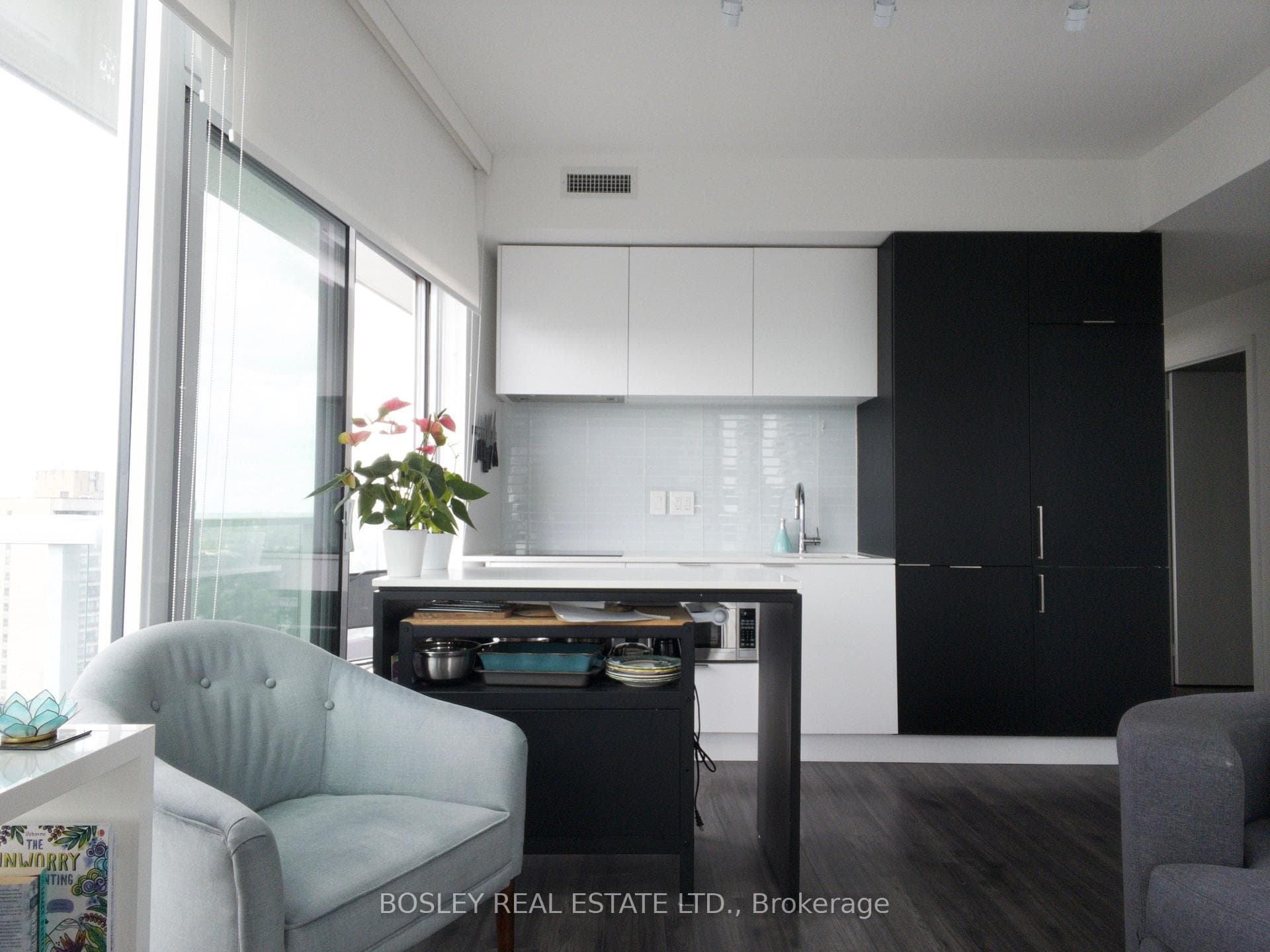 33 Helendale Avenue Unit 2807 photo 5