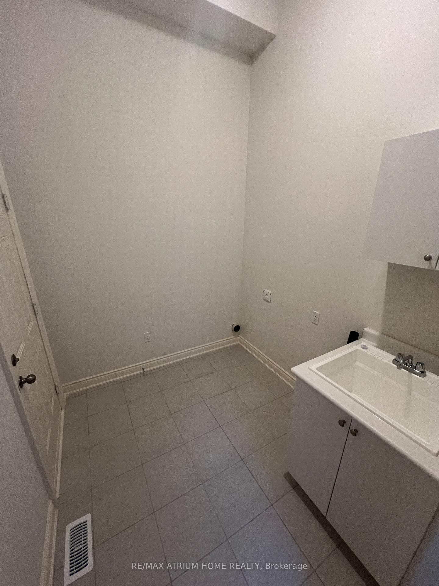 262 Wesmina Avenue photo 3