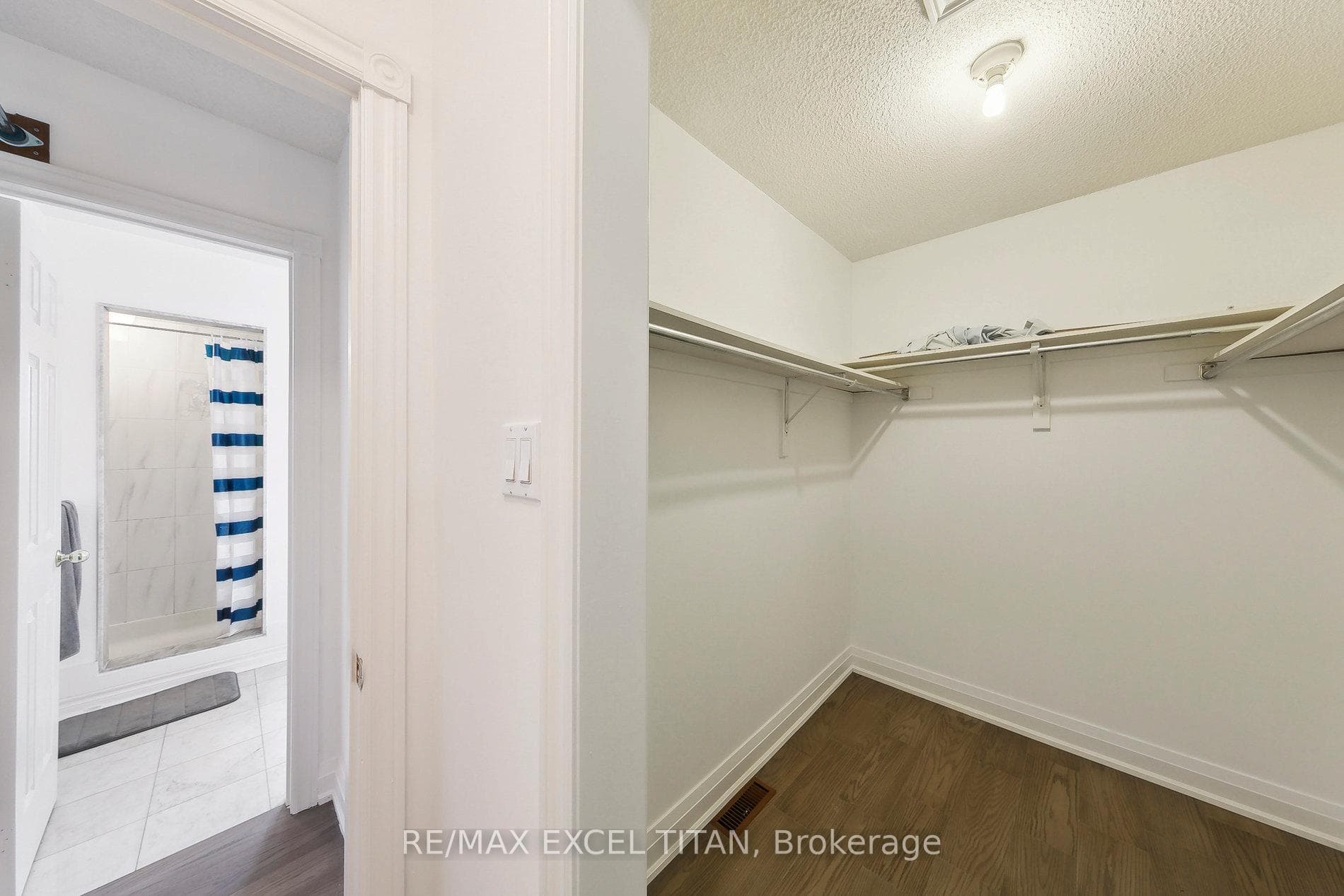 4582 Willow Creek Drive photo 17