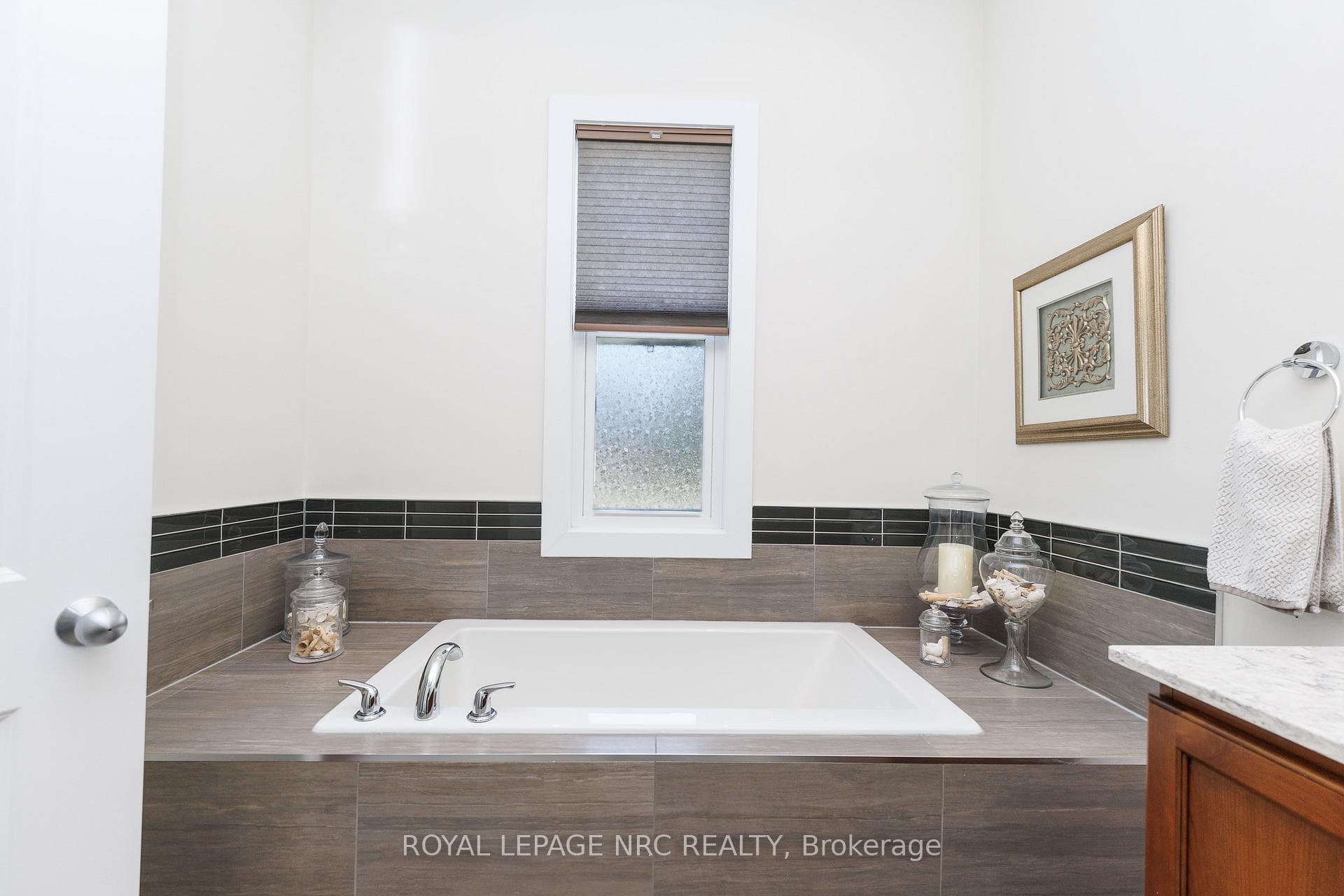 97 BROCK Street photo 24