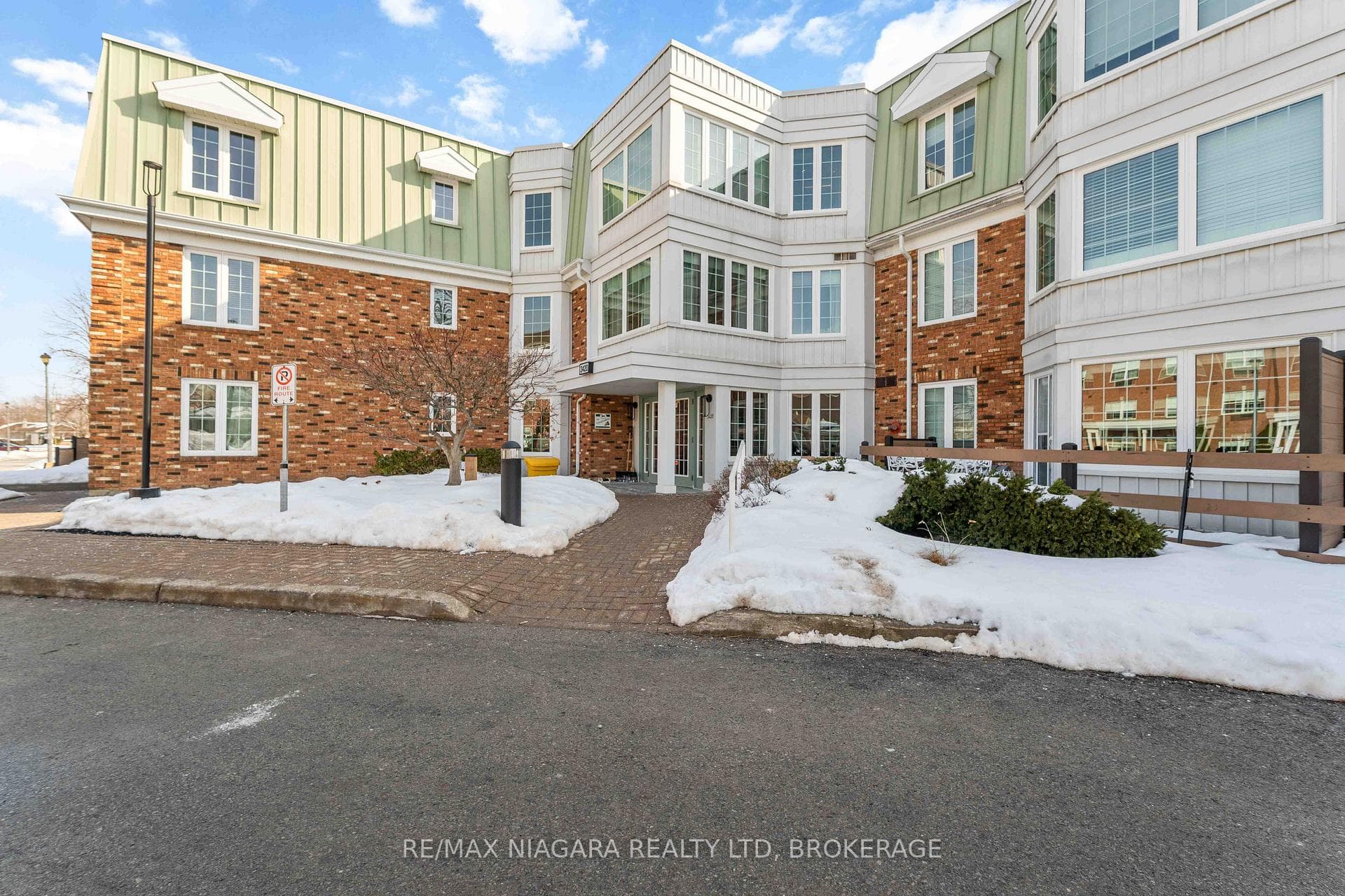 Live in Style & Comfort in Heritage Village!