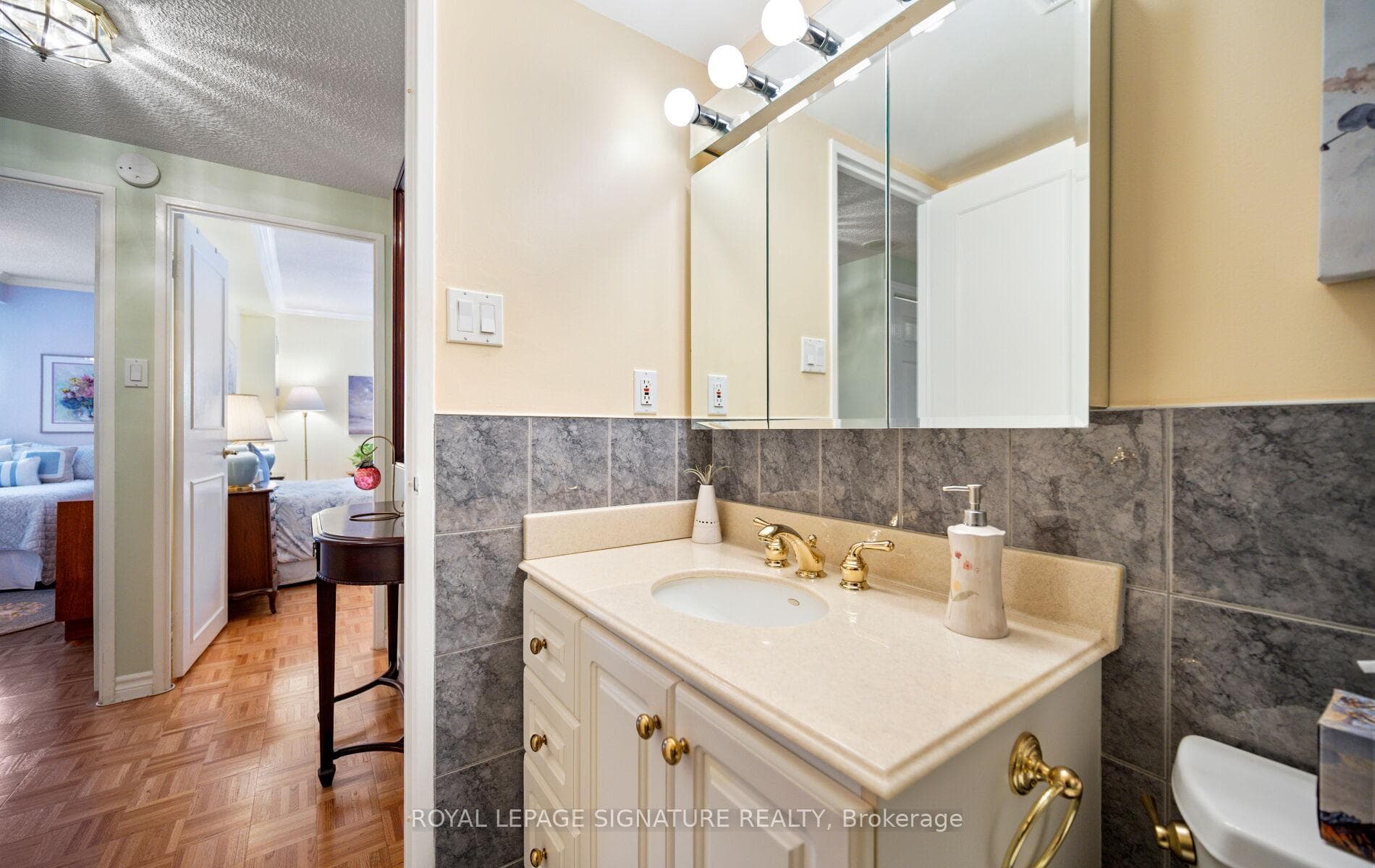 820 Burnhamthorpe Road Unit 606 photo 23