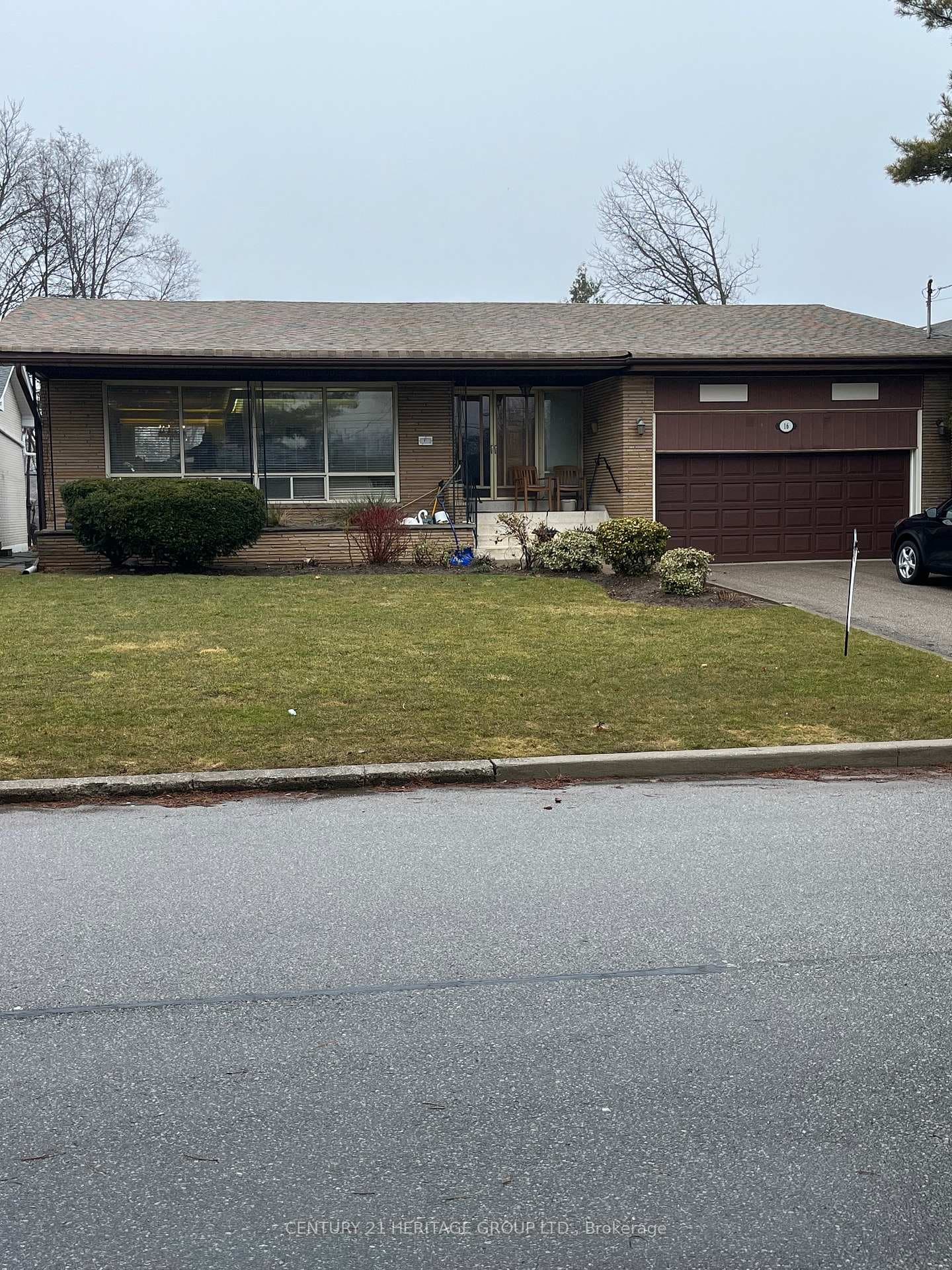 16 Blue Forest Drive photo 1