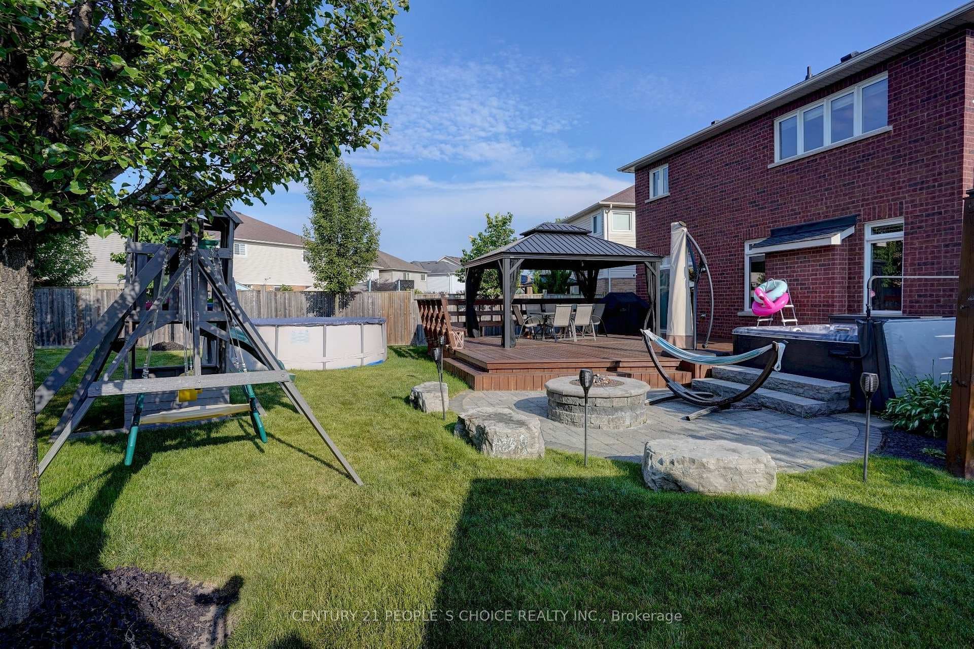 119 Laprade Square photo 39