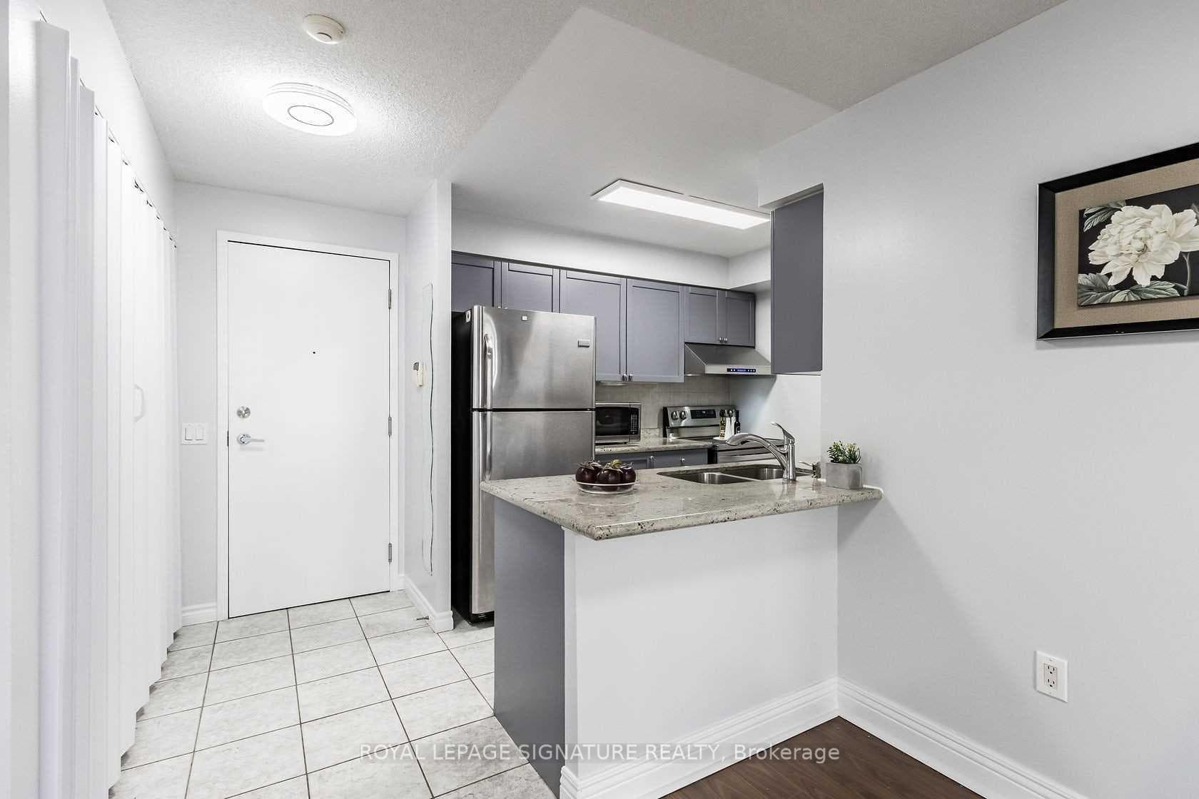 55 Strathaven Drive Unit 515 photo 5