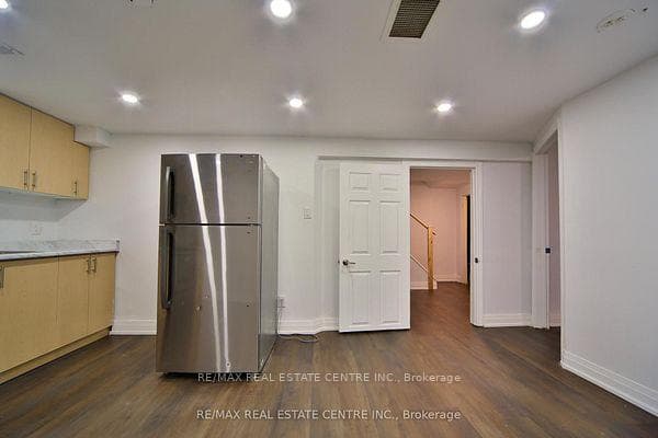 20 Mozart Crescent photo 28