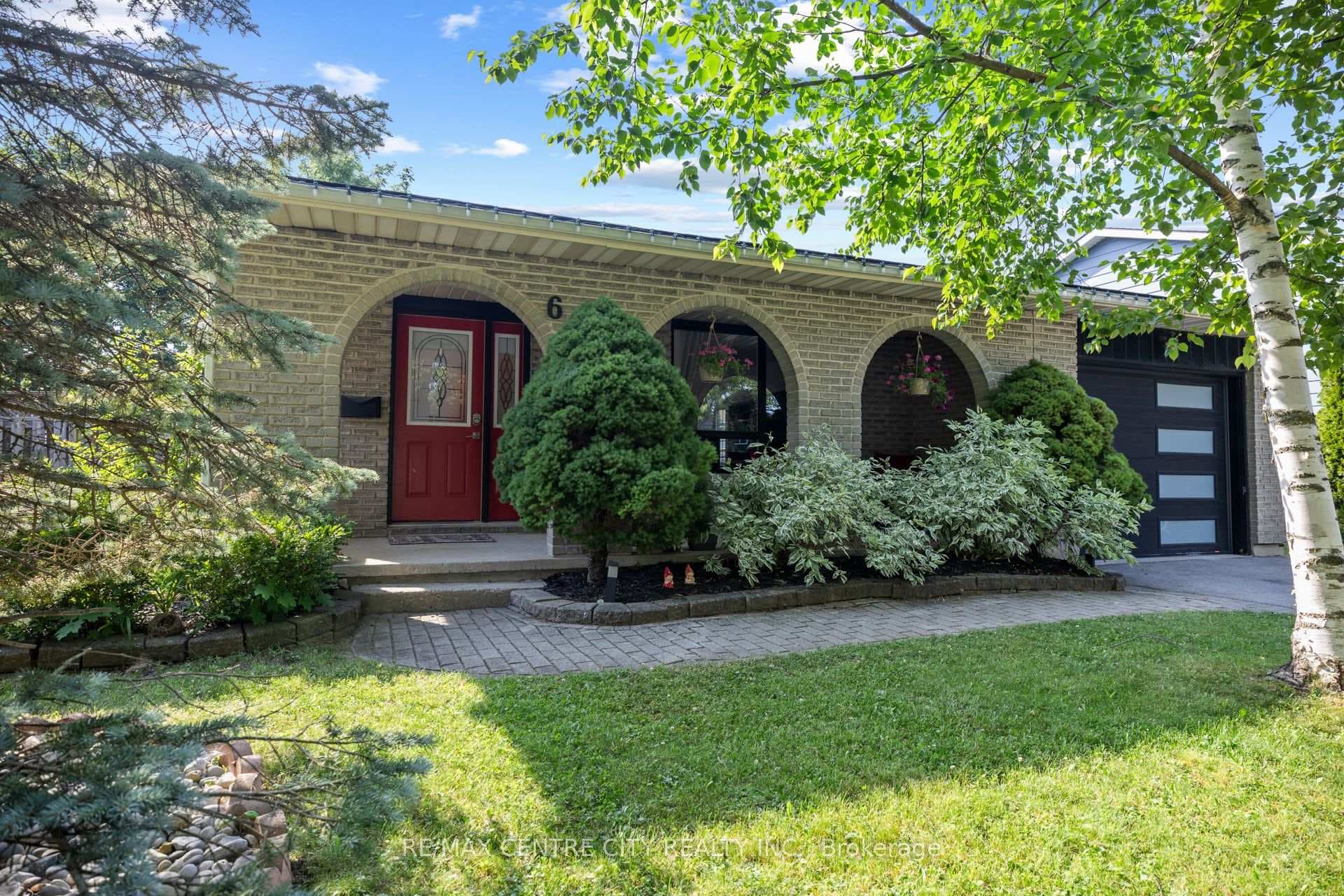 684 Macyoung Drive photo 2