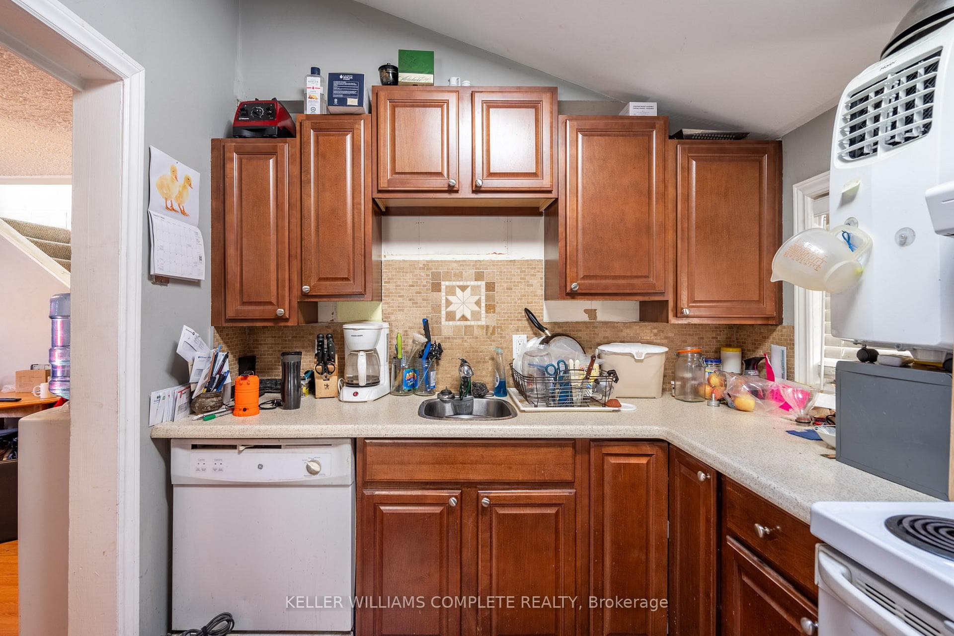 10 Maple Avenue photo 5