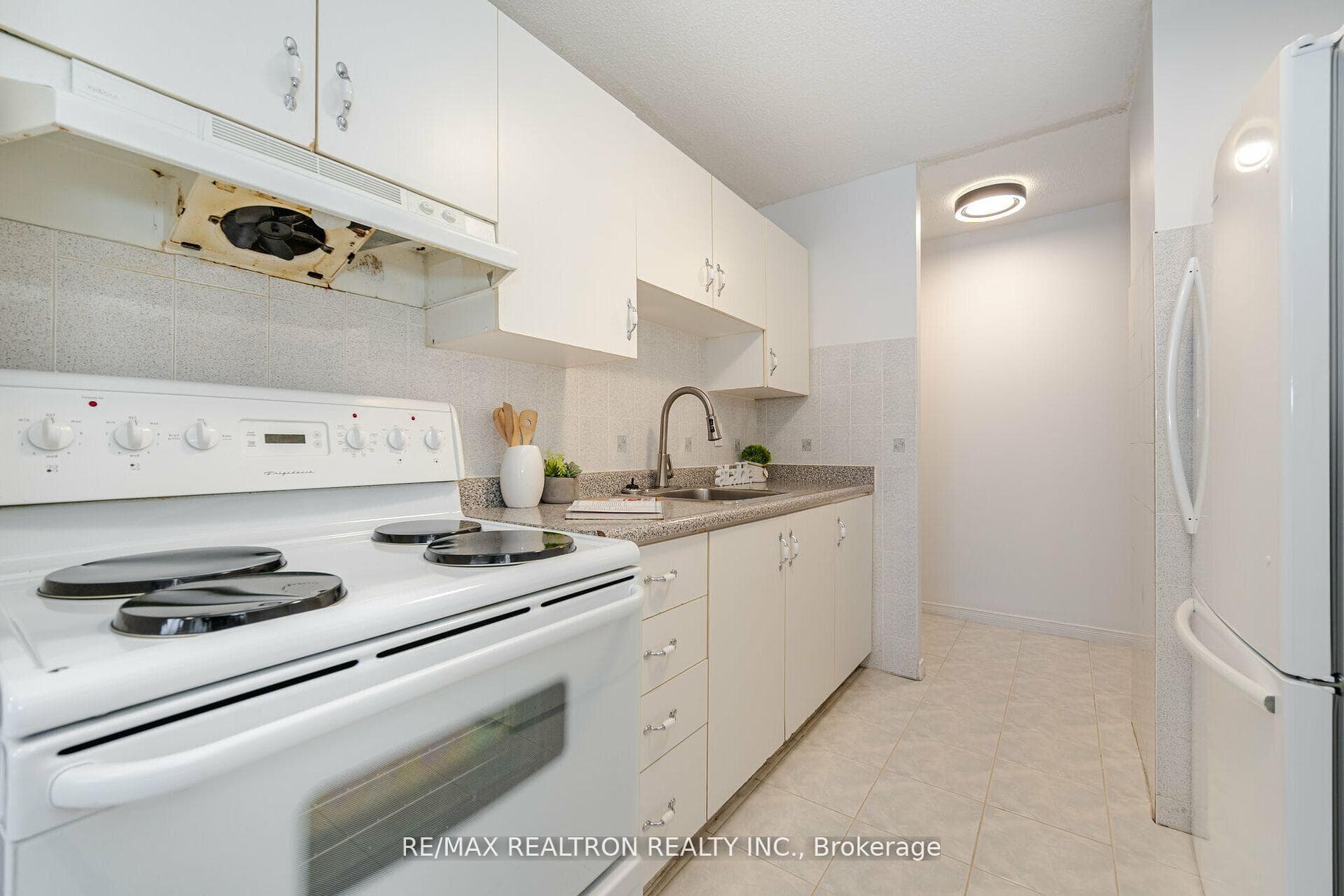 1950 Kennedy Road Unit 307 photo 25